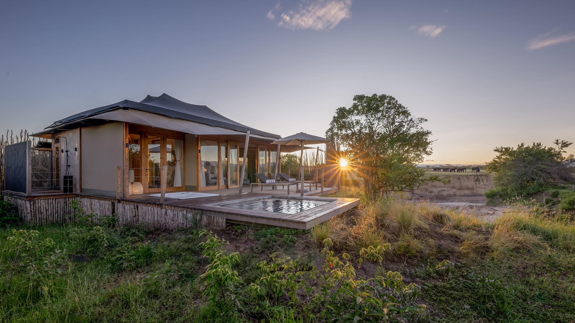 4 Days JW Marriot Fly-In Safari